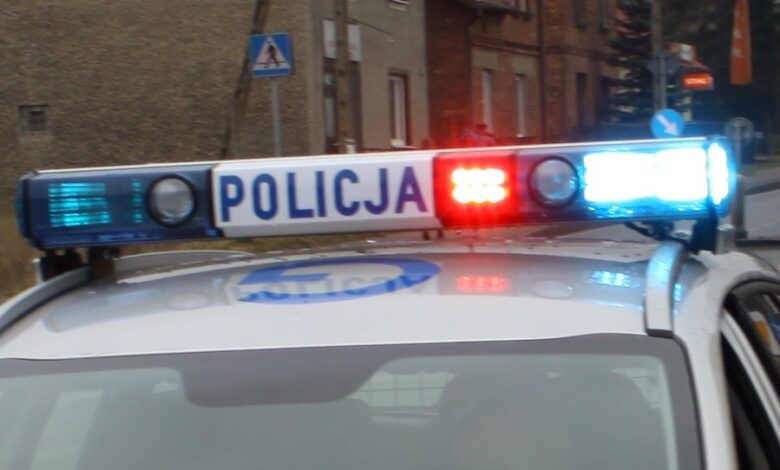Śląskie: Kompletnie pijana matka i dwutygodniowe dziecko na ławce pod blokiem