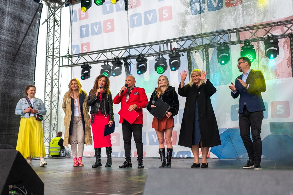 Trwają urodziny Telewizji TVS na Polach Marsowych