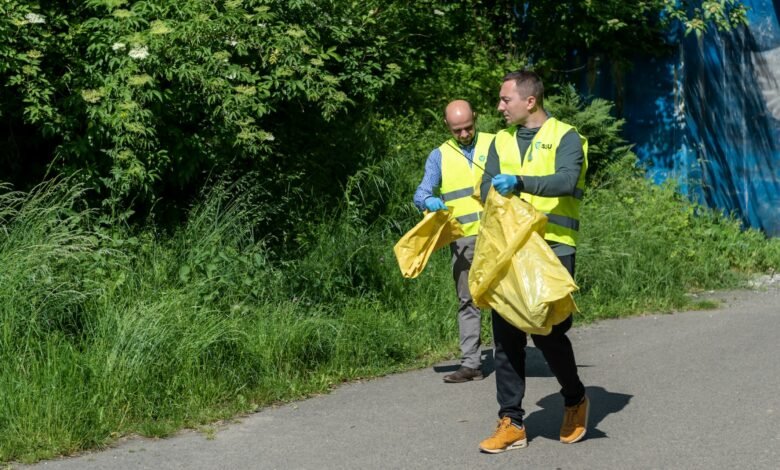 Społecznicy sprzątają Żabie Doły. Można im pomóc. Fot. UM Bytom