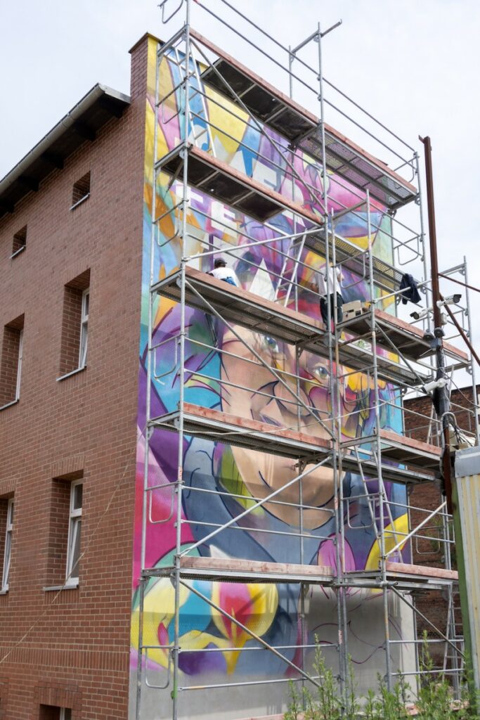 Mural Smerfetki już prawie gotowy. Fot. UM Bytom
