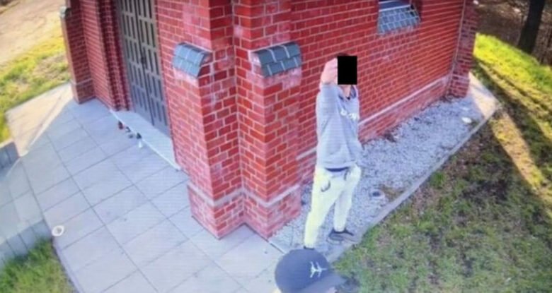 Zniszczyli kapliczkę w Piekarach. Jest wyrok dla wandali