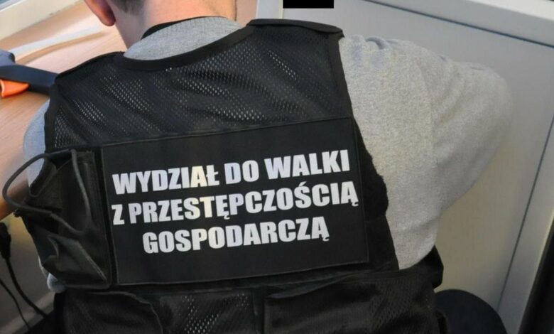 600 zarzutów dla mieszkańca Tychów. Oszukał Skarb Państwa na kilka milionów/fot.Śląska Policja