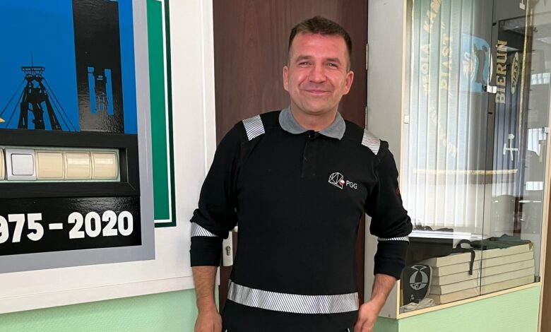 Górnicy z PGG testują nowe ubrania. Fot. PGG