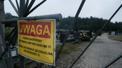 Zapadliska w Trzebini. Podpisano umowę na uzdatnianie cmentarza. Fot. SRK