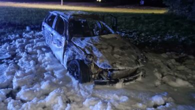 BMW stanęło w płomieniach. Nie żyje 17-latek. Dwie osoby w szpitalu/fot.KPP Ostrzeszów