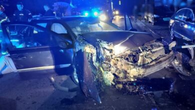 Uderzył w latarnię, rozbił dwa samochody. Za kierownicą 16-latek/fot.Policja Pomorska