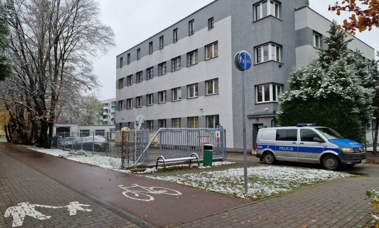 Samochodem prosto po drodze pieszo-rowerowej. Jest wideo. Fot. Policja Śląska
