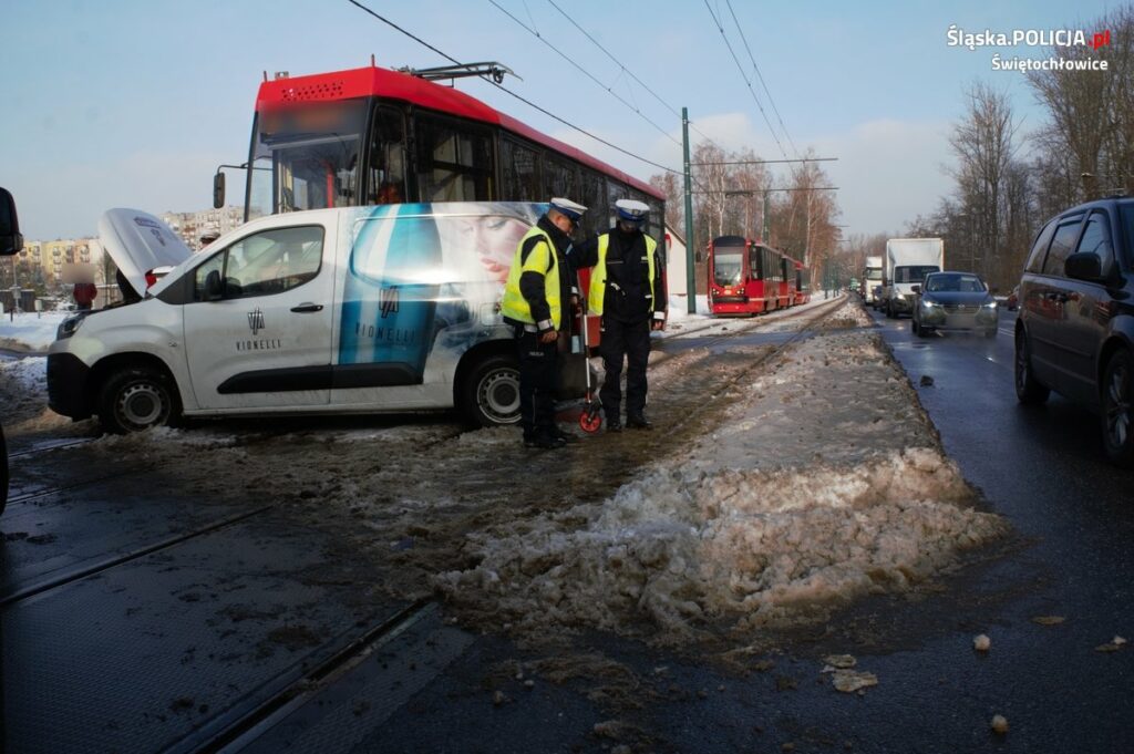 Śląskie: Wjechał po tramwaj/fot.Śląska Policja