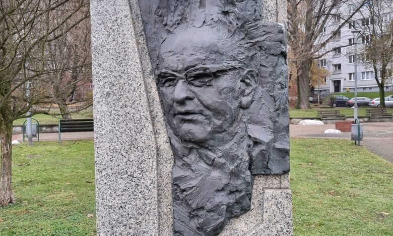Alfred Szklarski - popiersie w Galerii Artystów