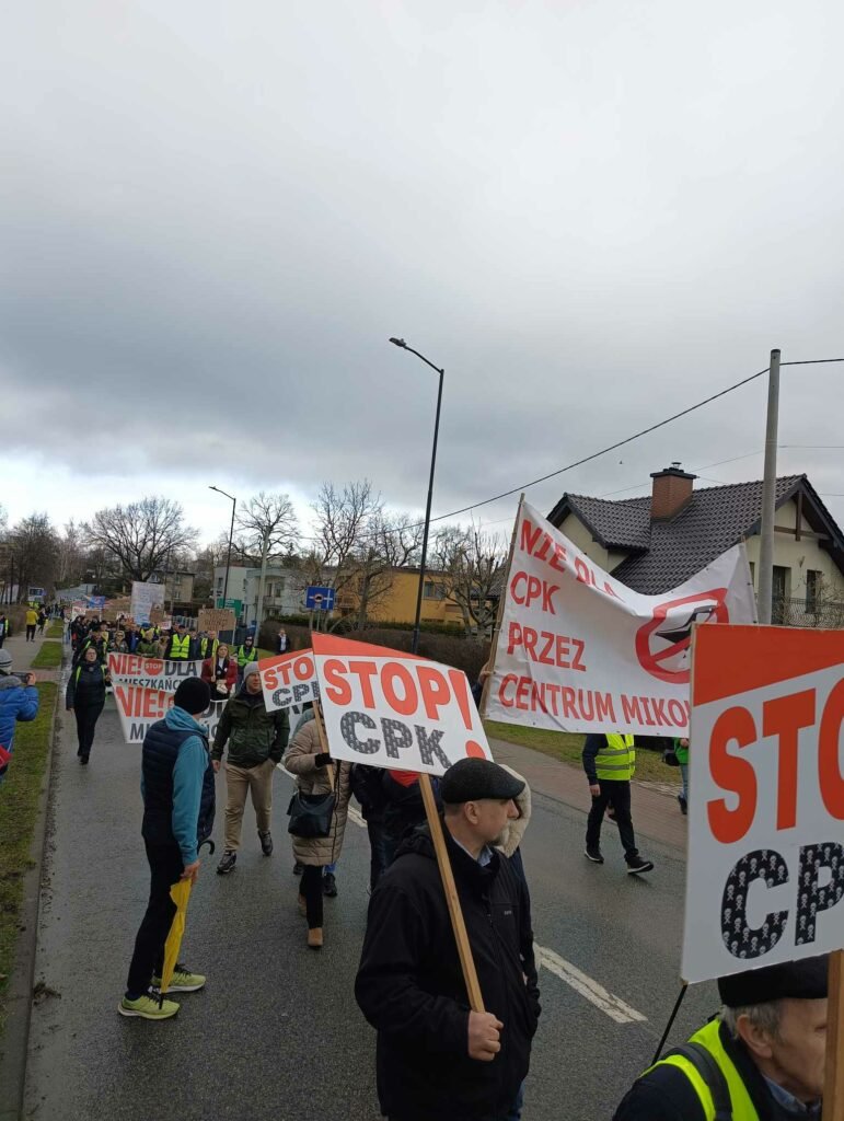 W Mikołowie trwa protest Stop CPK przez Śląsk Zobaczcie zdjęcia. Fot. Wojciech Żegolewski