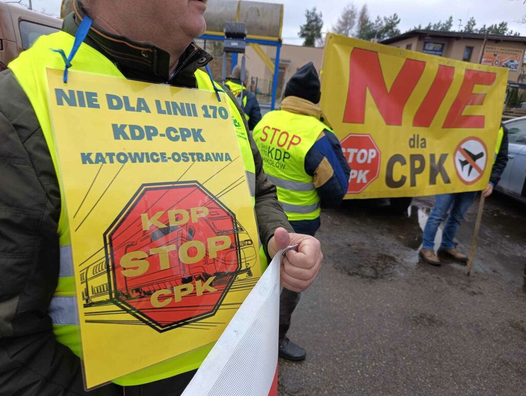 W Mikołowie trwa protest Stop CPK przez Śląsk Zobaczcie zdjęcia. Fot. Wojciech Żegolewski