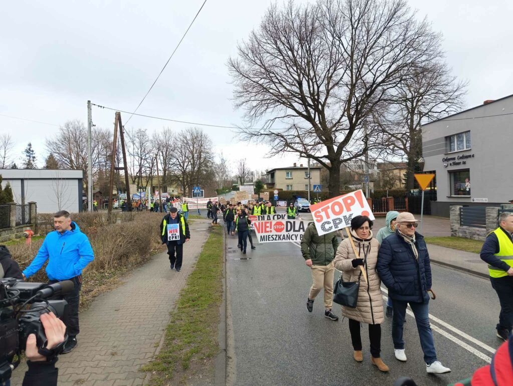 W Mikołowie trwa protest Stop CPK przez Śląsk Zobaczcie zdjęcia. Fot. Wojciech Żegolewski