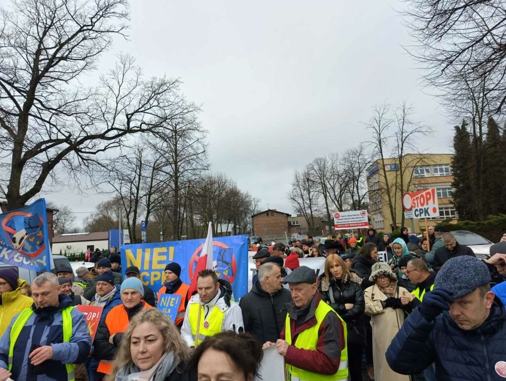 W Mikołowie trwa protest Stop CPK przez Śląsk Zobaczcie zdjęcia. Fot. Wojciech Żegolewski