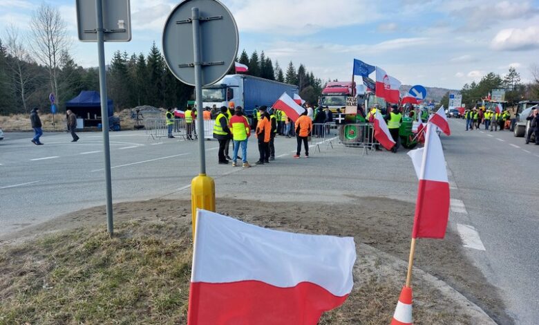 Potrącił protestującego rolnika. Kierowca ciężarówki chciał ominąć blokadę/fot.Policja Podkarpacka