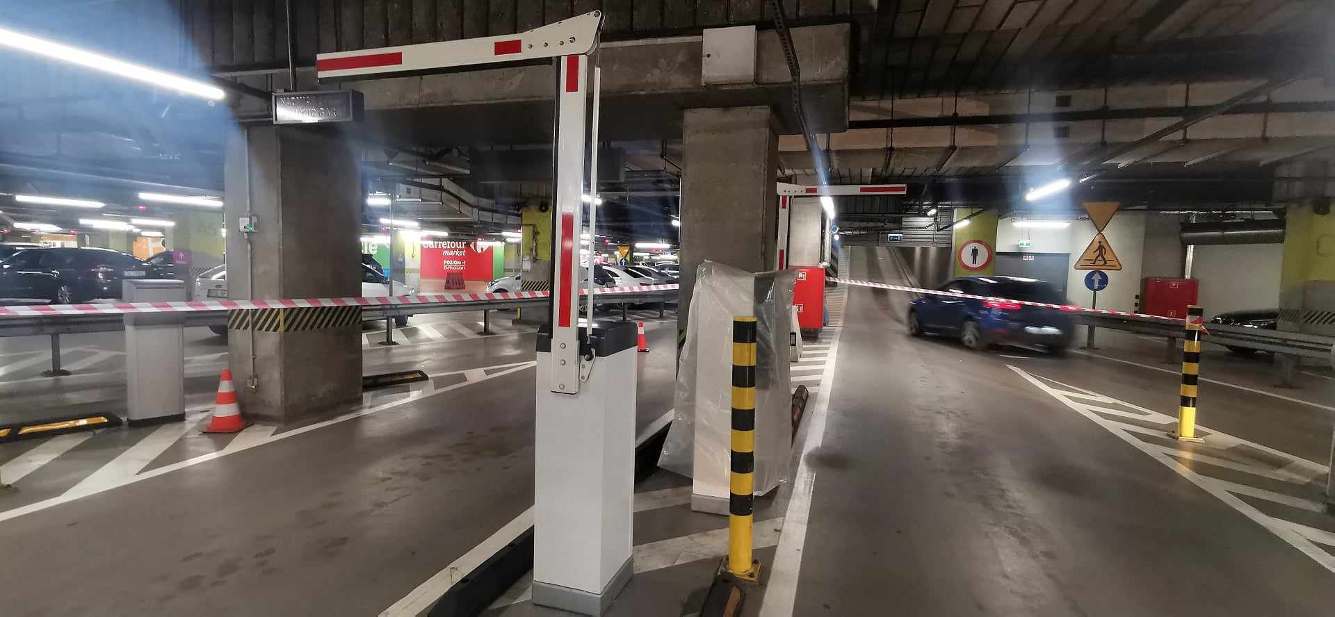 Nowe szlabany pod galerią katowicką