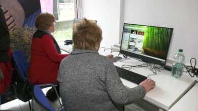 Seniorzy w Katowicach uczą się technologii