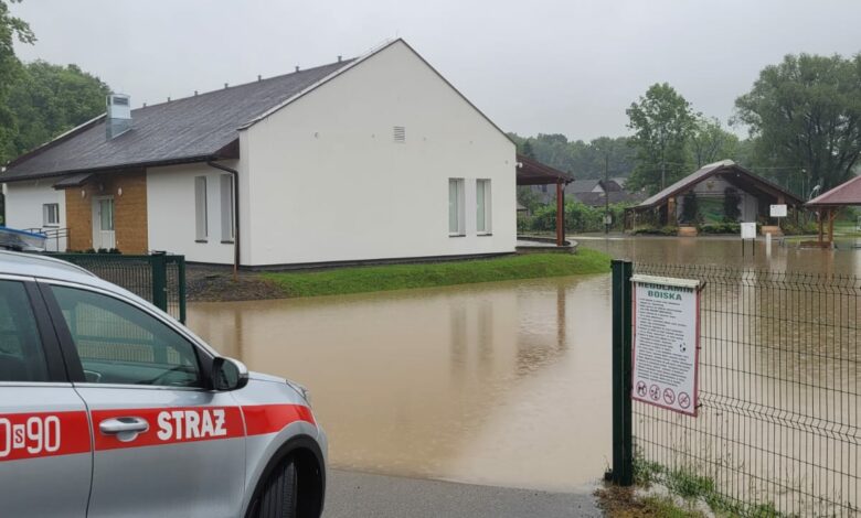Alarm przeciwpowodziowy w powiecie bielskim 4 czerwca 2024, około 300 interwencji straży pożarnej. Fot. Komenda Miejska Państwowej Straży Pożarnej w Bielsku-Białej