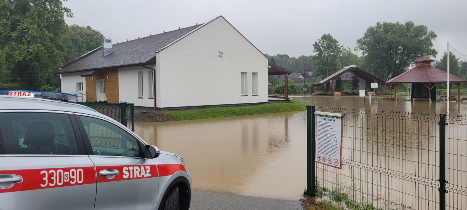 Alarm przeciwpowodziowy w powiecie bielskim 4 czerwca 2024, około 300 interwencji straży pożarnej. Fot. Komenda Miejska Państwowej Straży Pożarnej w Bielsku-Białej