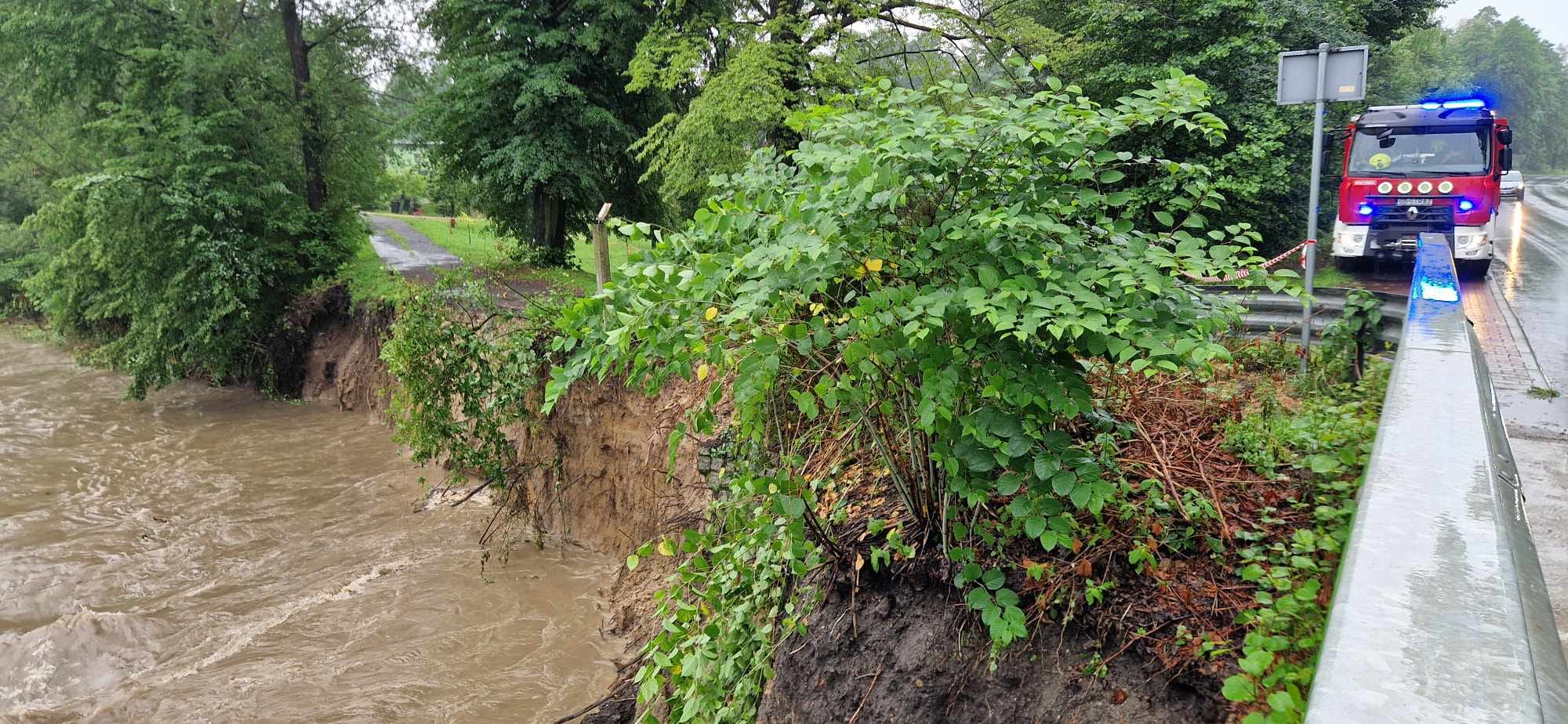 Alarm przeciwpowodziowy w powiecie bielskim 4 czerwca 2024, około 300 interwencji straży pożarnej. Fot. Komenda Miejska Państwowej Straży Pożarnej w Bielsku-Białej