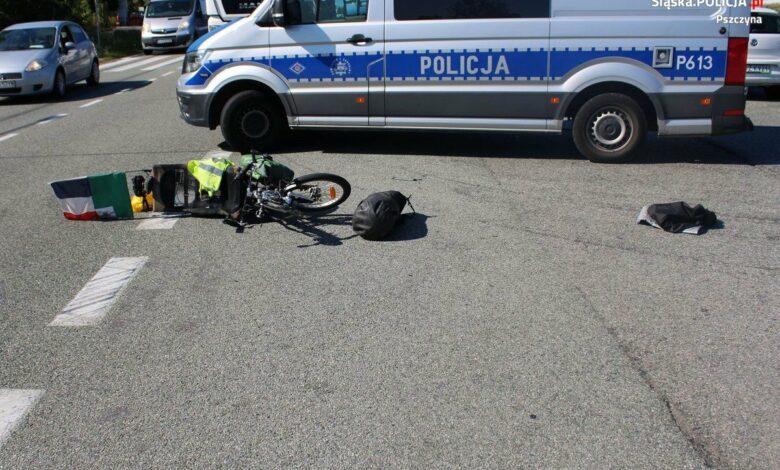 Wjechał pod auto. Rowerzysta nie żyje/fot.Śląska Policja