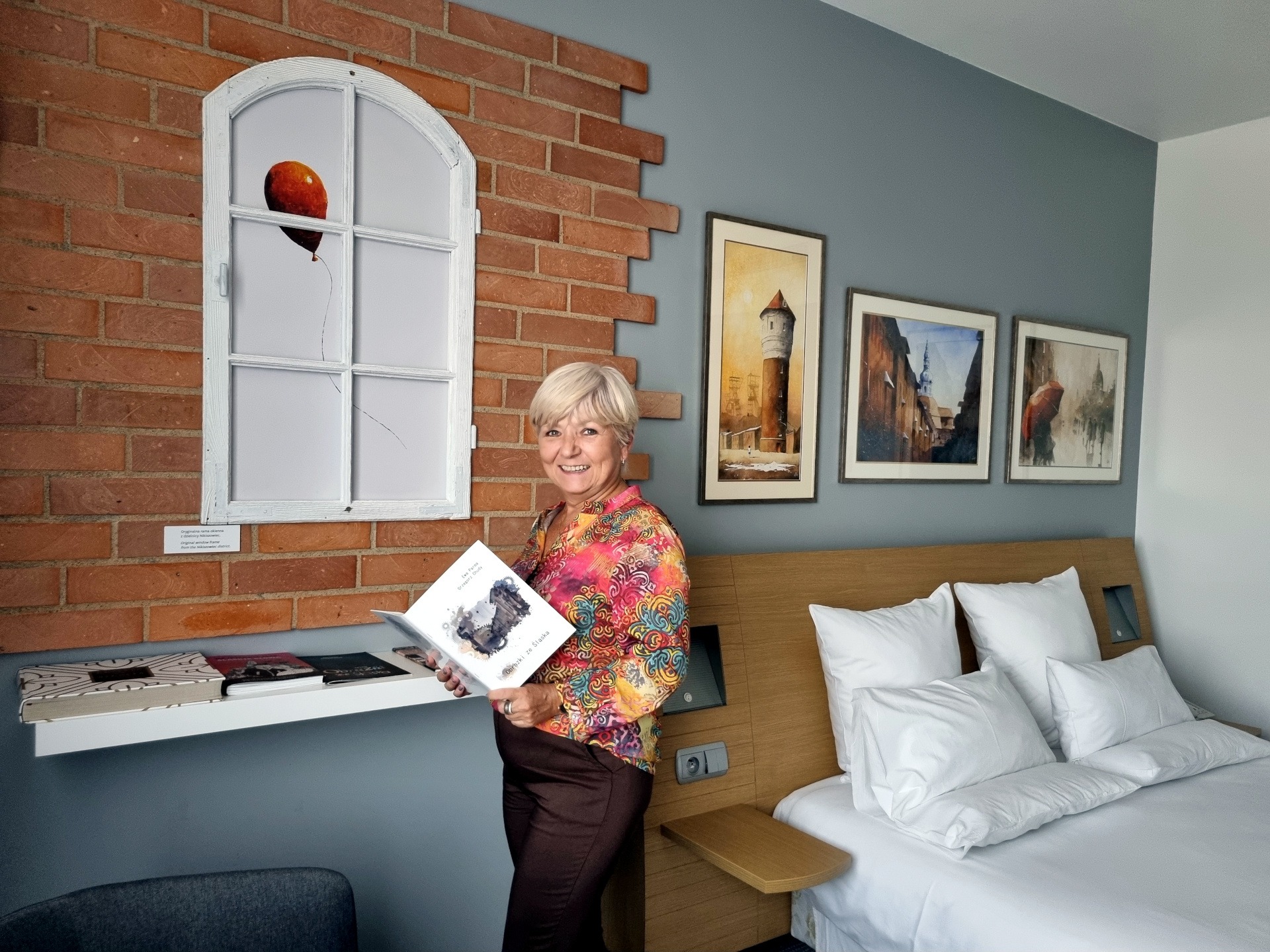 W apartamencie Grzegorza Chudego. Nz. dyrektorka hotelu Novotel Katowice Centrum Ilona Porwoł