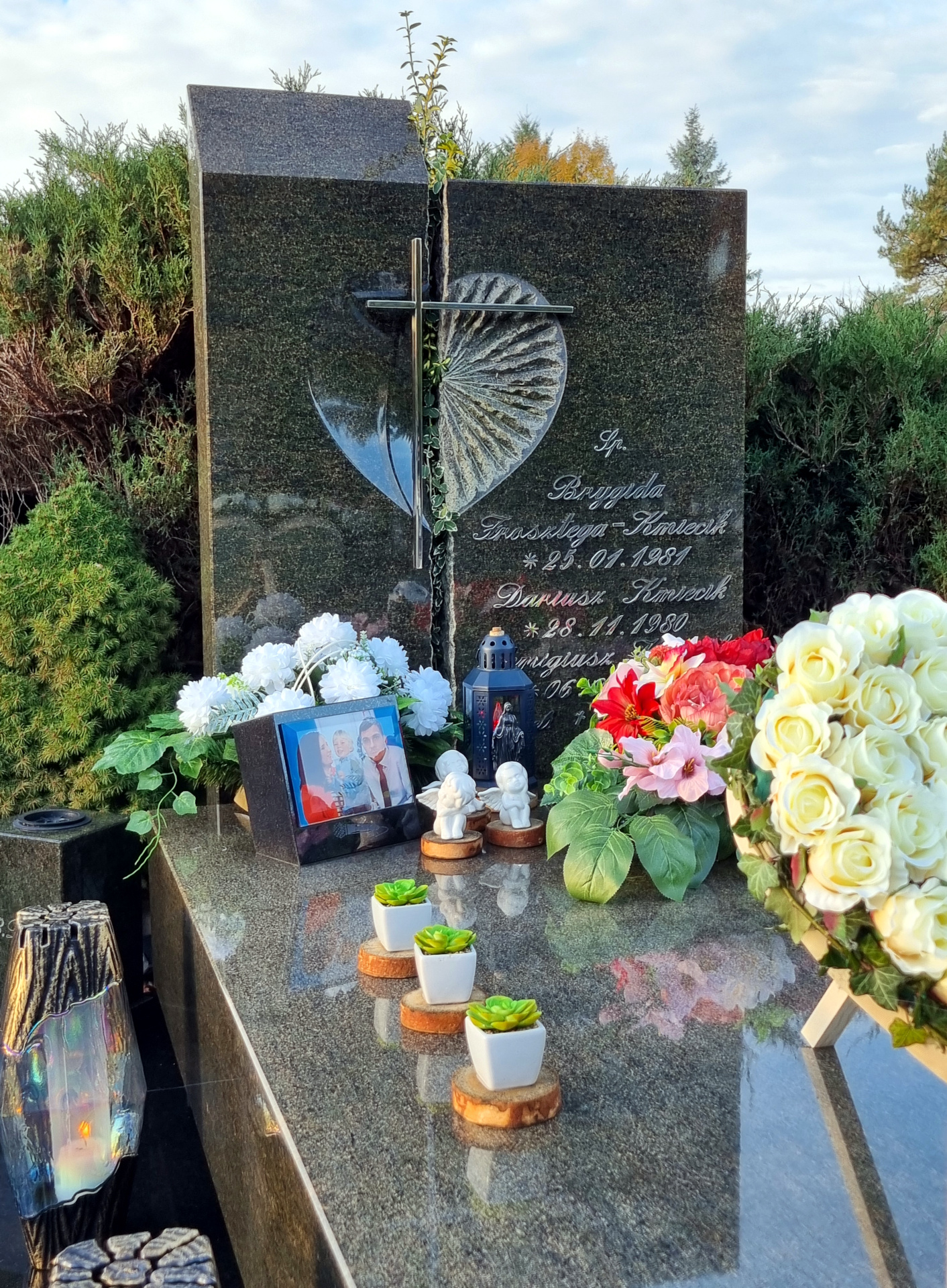 Rodzina Kmiecików spoczywa na Centralnym Cmentarzu Komunalnym w Katowicach