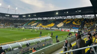 GKS Katowice mecz inauguracyjny kibice rozpostarli wielką flagę nad trybuną