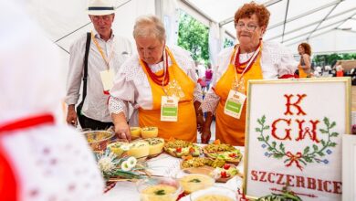 Festiwal Śląskie Smaki 2025 Trzy osoby przy stole z potrawami