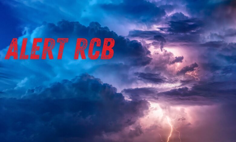 Alert RCB burze, ciemne chmury i wyładowanie atmosferyczne