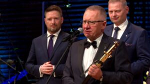 Gala Izby Rzemieślniczej Arkadiusz Hołda przed mikrofonem