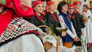 święcenie pokarmów Nikiszowiec 2025 kobiety w strojach ludowych