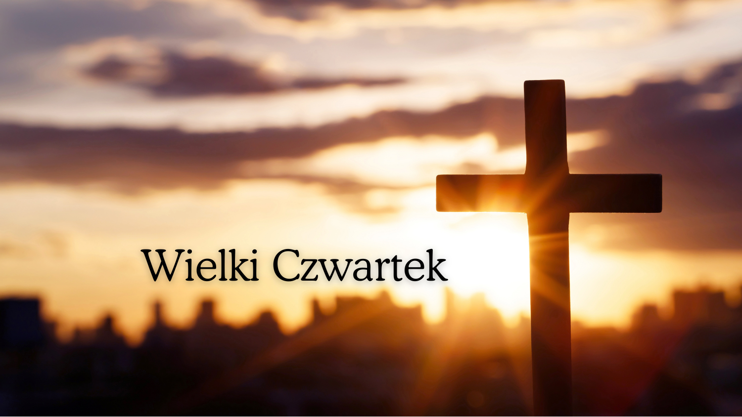 Wielki Czwartek Krzyż na tle zachodzącego słońca
