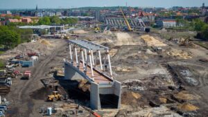 Katowice przebudowa torów wiadukt kolejowy w trakcie budowy