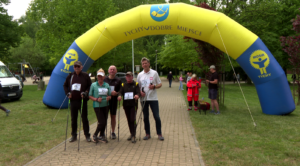 Uniwersytecki Dzień Sportu Tychy 2025 zdjęcie uczestników na mecie