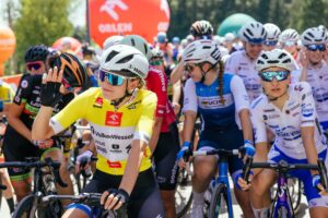 tour de polgone kobiety - zawodniczki na rowerach