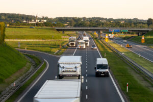Nie zderzakuj kampania - samochody na autostradzie