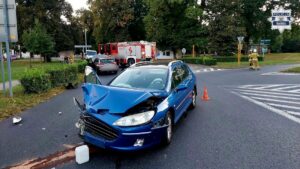 Wypadek Rudy uszkodzony samochód