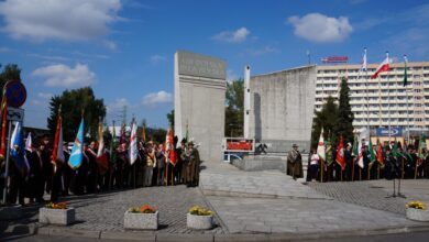 Pomnik upamiętniający Porozumienie Jastrzębskiego w Jastrzębiu-Zdroju.JPG