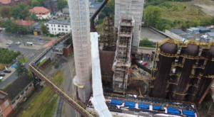 Hutniczy piec w przebudowie - zdjęcie lotnicze instalacji