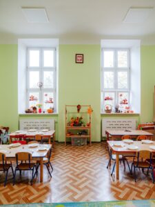 Sosnowiec inwestuje w przedszkola - nowoczesny sprzęt, bezpieczne place zabaw oraz rozwój kompetencji dzieci i nauczycieli.